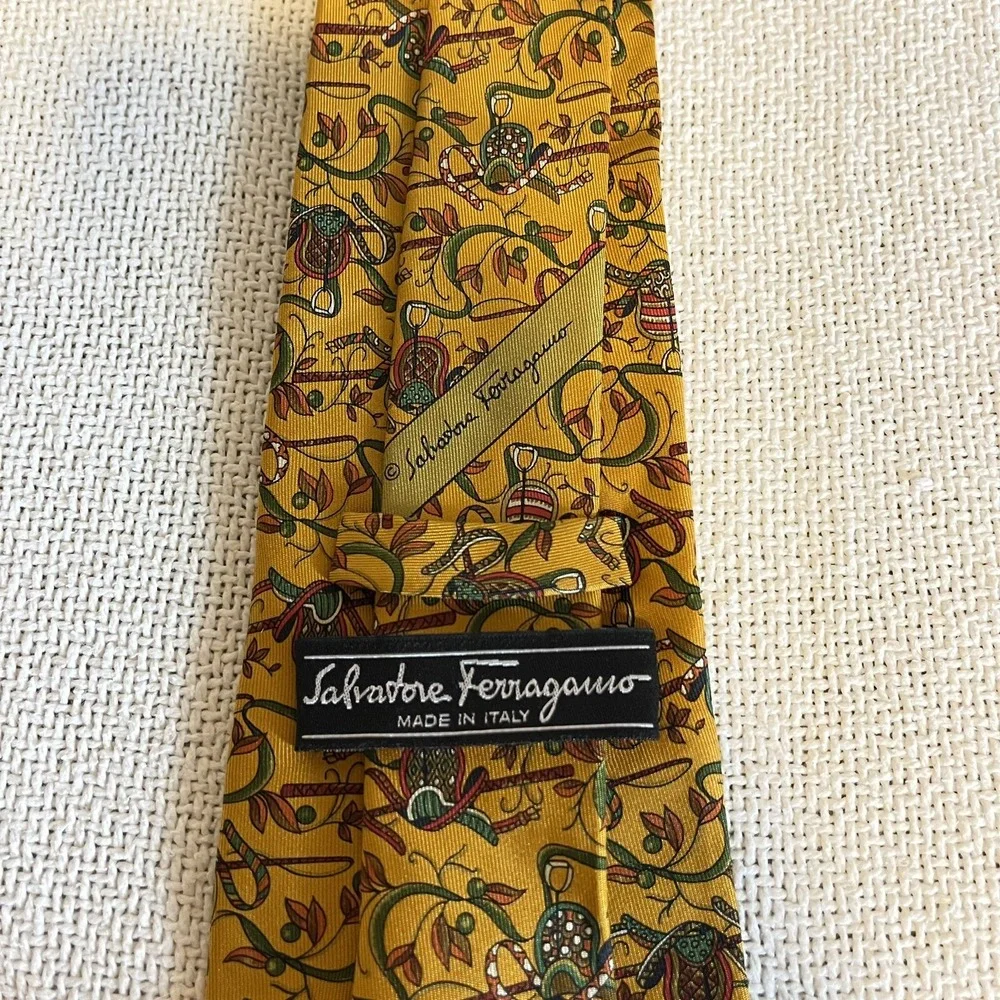 Yellow Salvatore Ferragamo Equestrian Race Horse Saddle Neck Tie Silk Italy 3.5